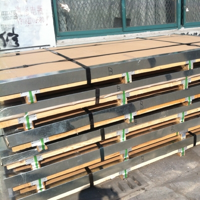 DIN1.4404 มาตรฐานหมุนร้อน AISI 316L แผ่นสแตนเลส 40*3100*8900MM การรับรอง SGS